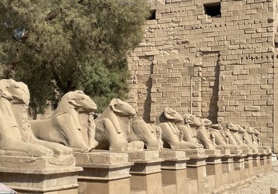 Eingangs Figuren zum Karnak Tempel